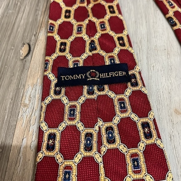 Tommy Hilfiger Mens 100 Silk Necktie Tie Burgandy Green With Logo Patterns - Picture 5 of 8